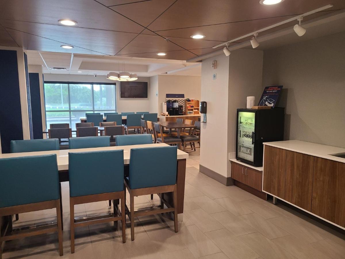Holiday Inn Express Fort Lauderdale North - Executive Airport By Ihg Exterior foto