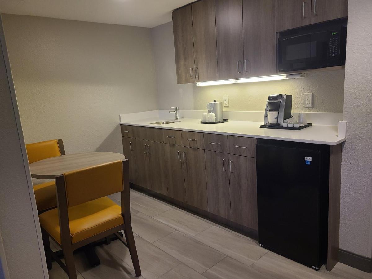 Holiday Inn Express Fort Lauderdale North - Executive Airport By Ihg Exterior foto