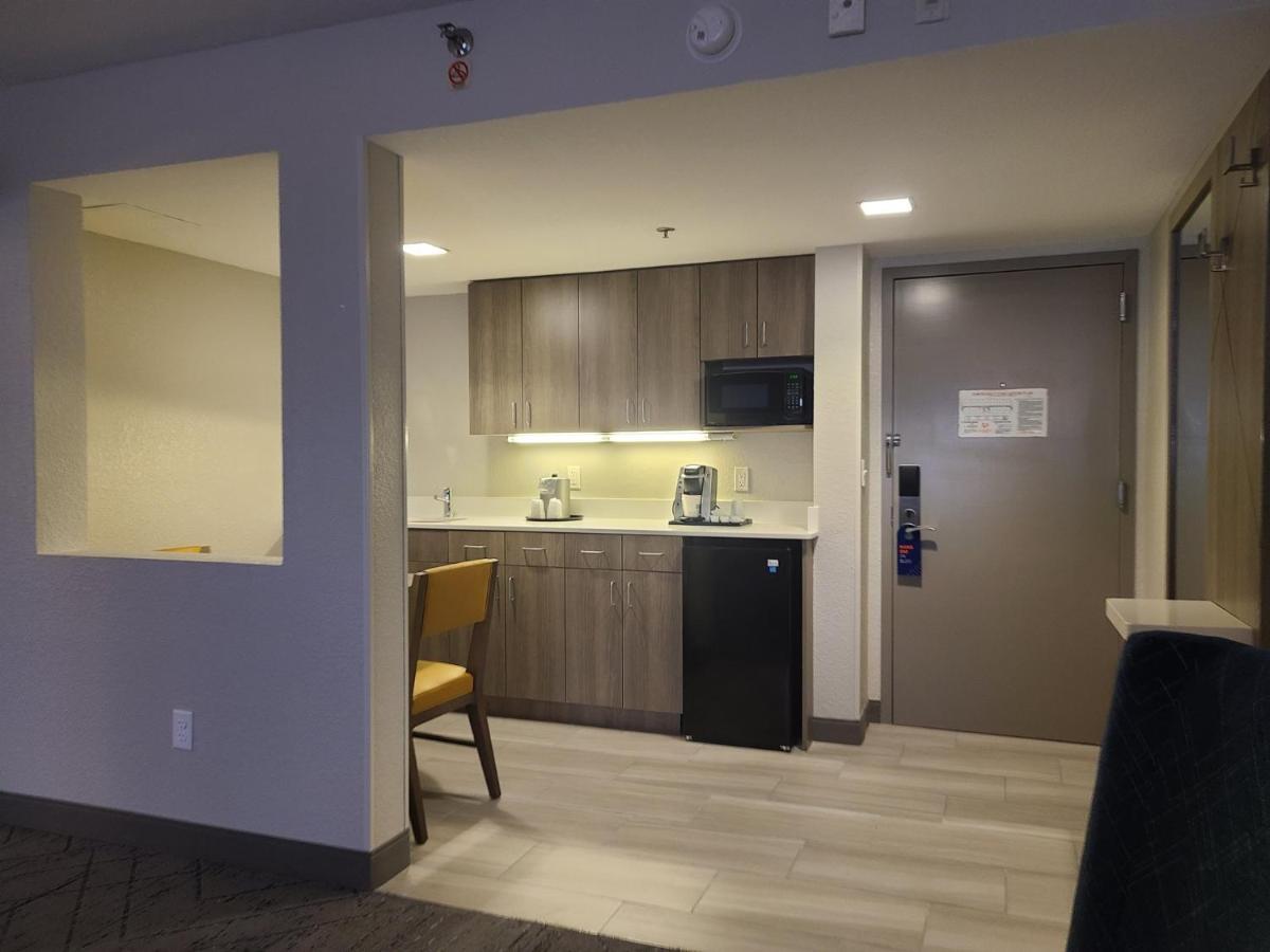 Holiday Inn Express Fort Lauderdale North - Executive Airport By Ihg Exterior foto